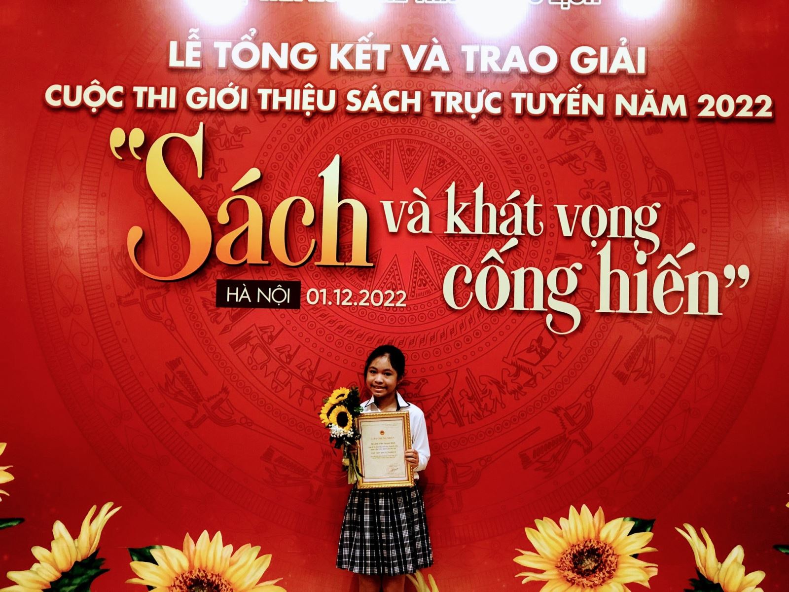 "Sách và Khát vọng cống hiến"